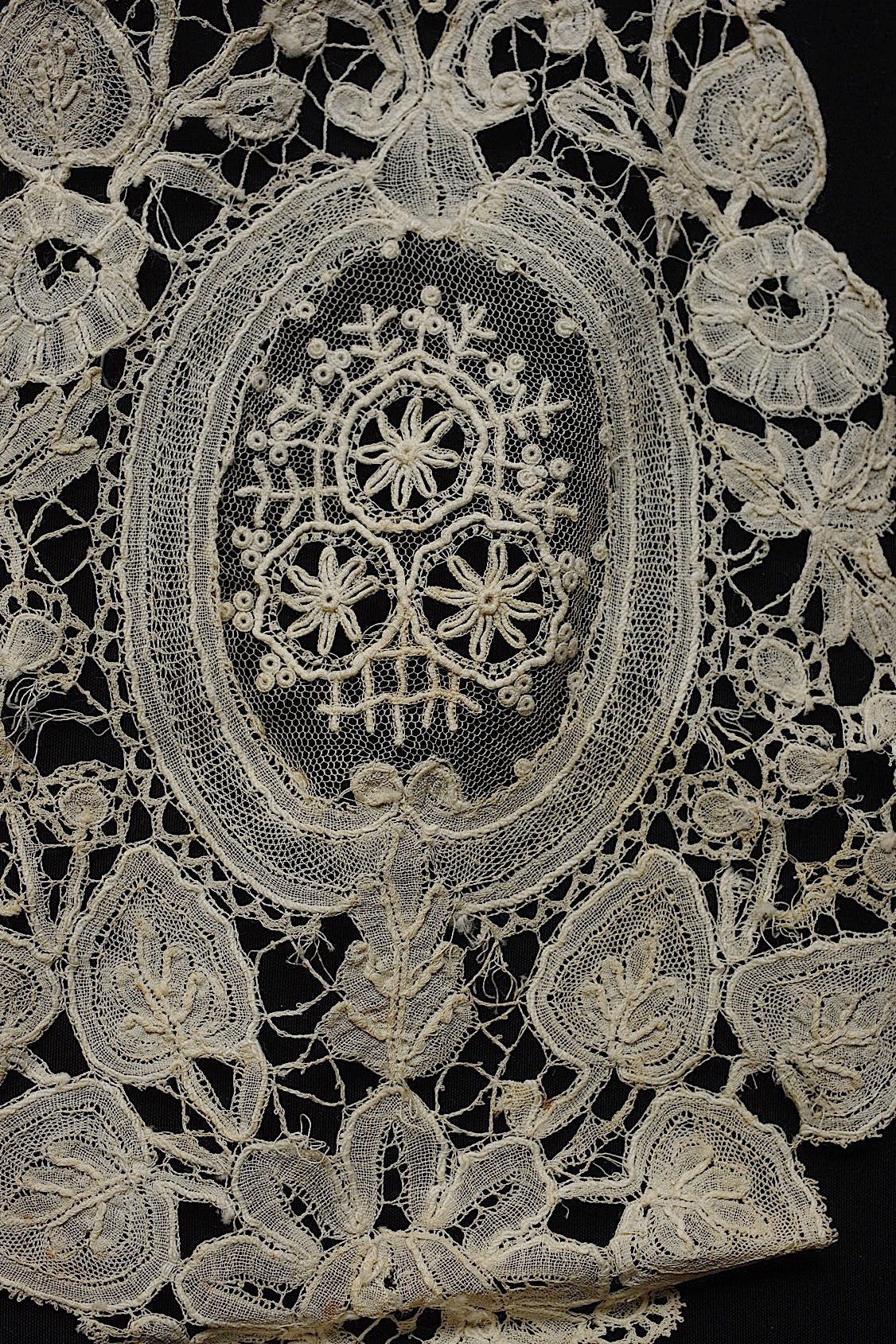 アンティークレース  dentelle antique  ラペット .FR a l'epoque