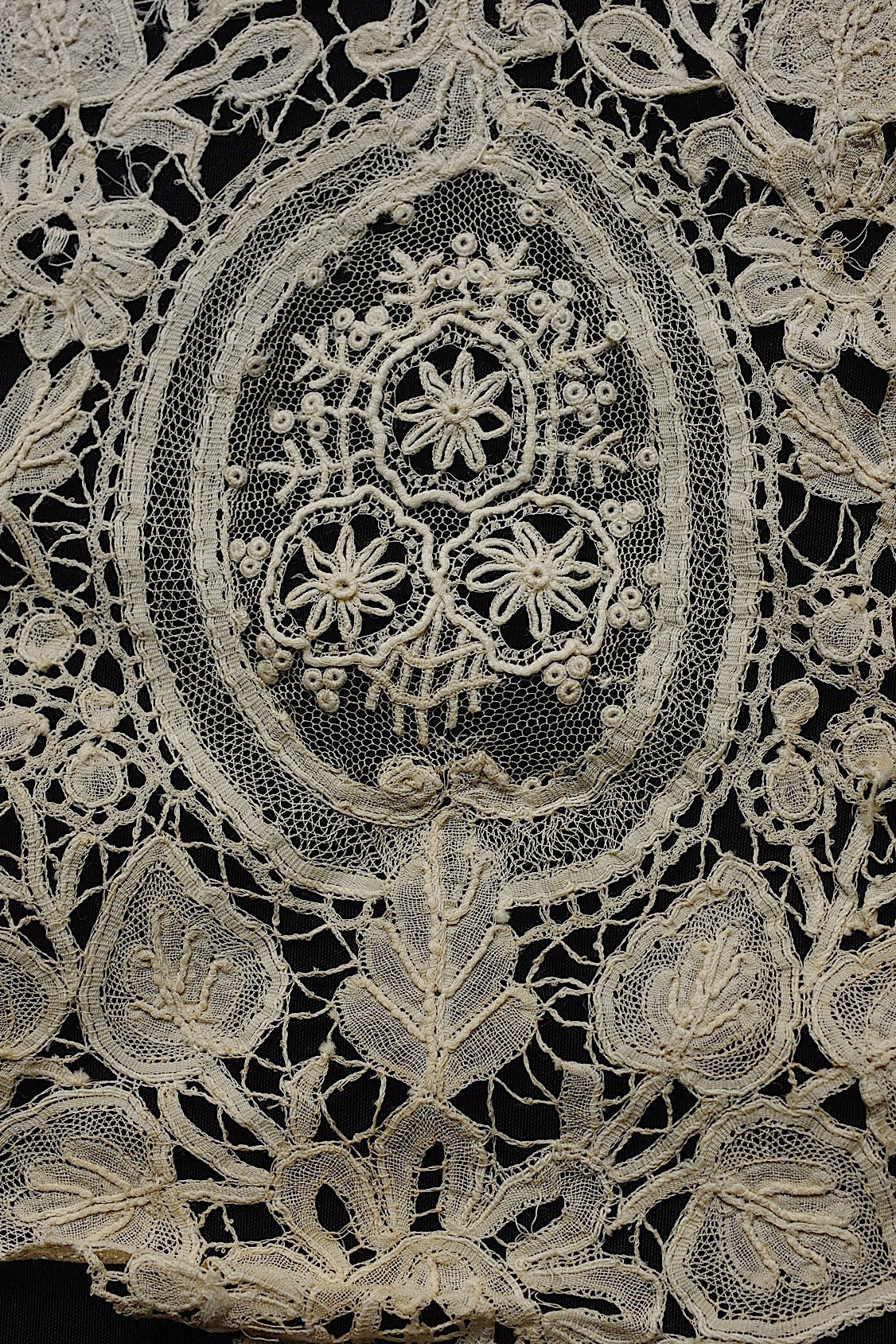 アンティークレース  dentelle antique  ラペット .FR a l'epoque