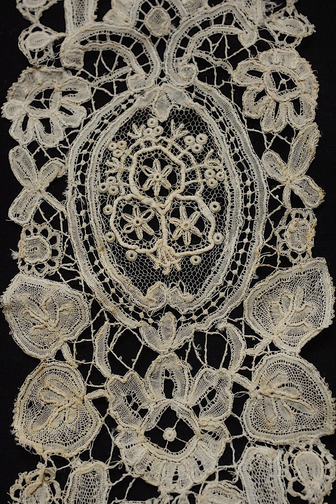 アンティークレース  dentelle antique  ラペット .FR a l'epoque