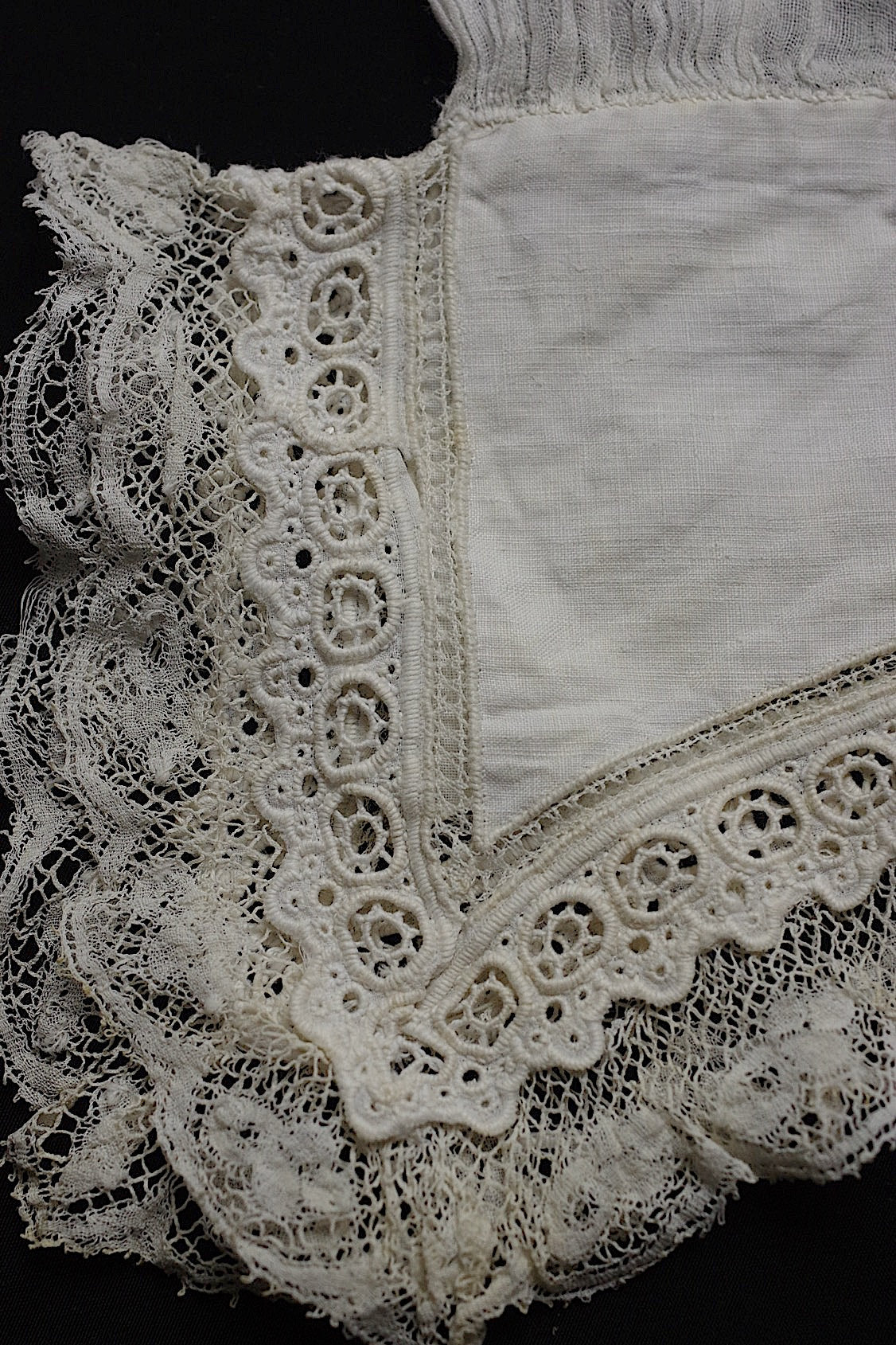 アンティークレース  dentelle antique  袖2組 .FR a l'epoque