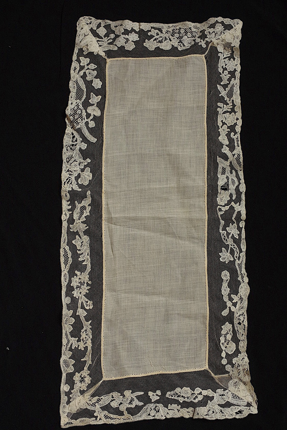 アンティークレース  dentelle antique  刺繍 クロス 素材用 .FR a l'epoque