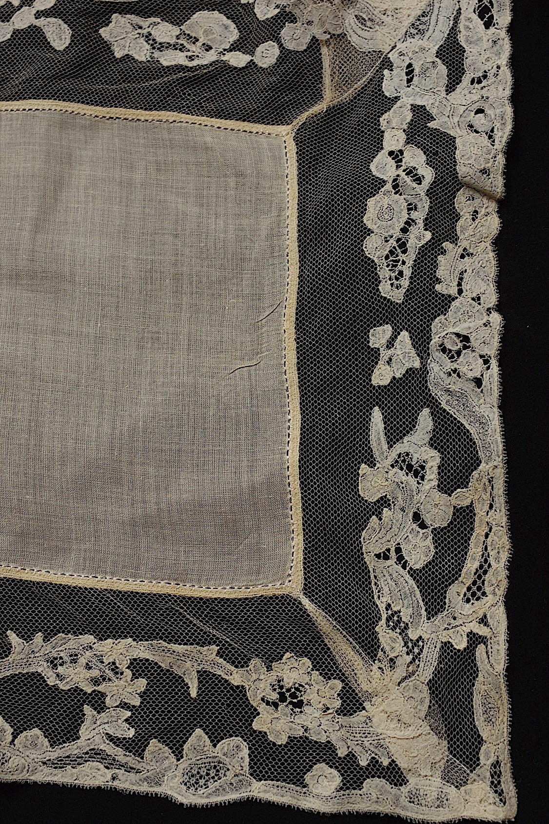 アンティークレース  dentelle antique  刺繍 クロス 素材用 .FR a l'epoque