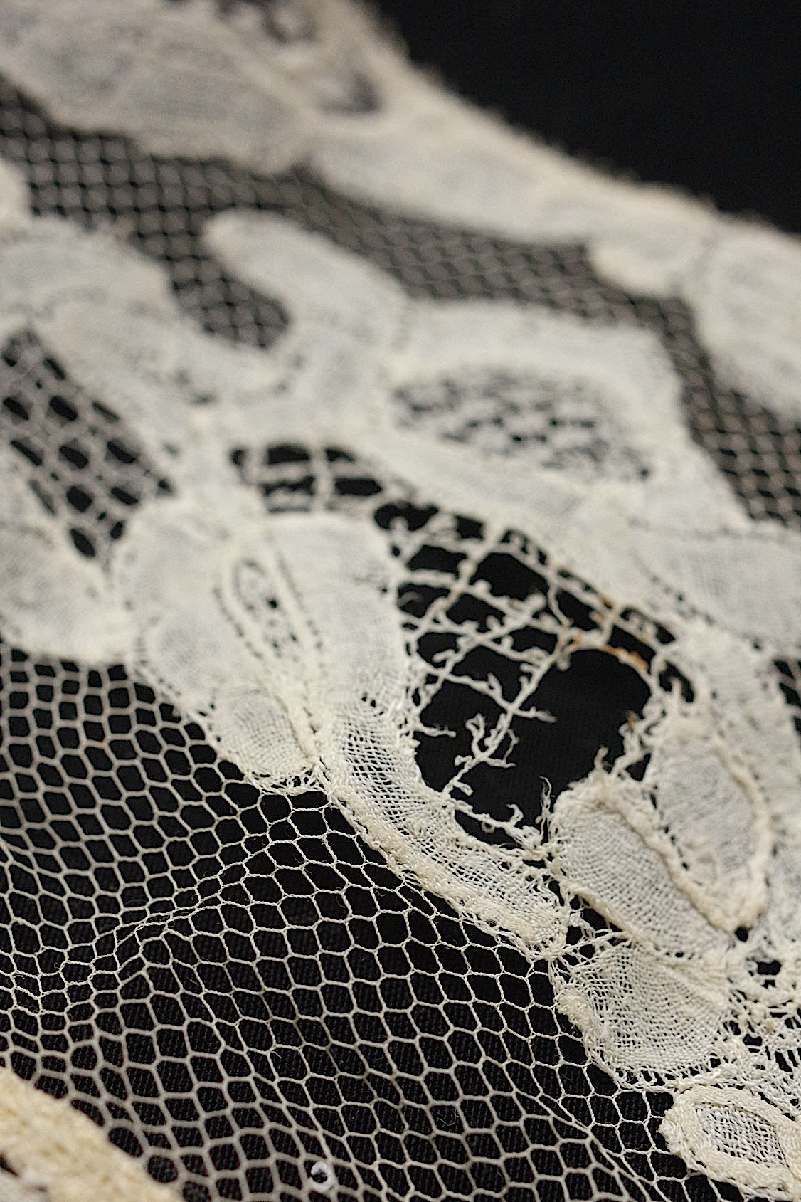 アンティークレース  dentelle antique  刺繍 クロス 素材用 .FR a l'epoque