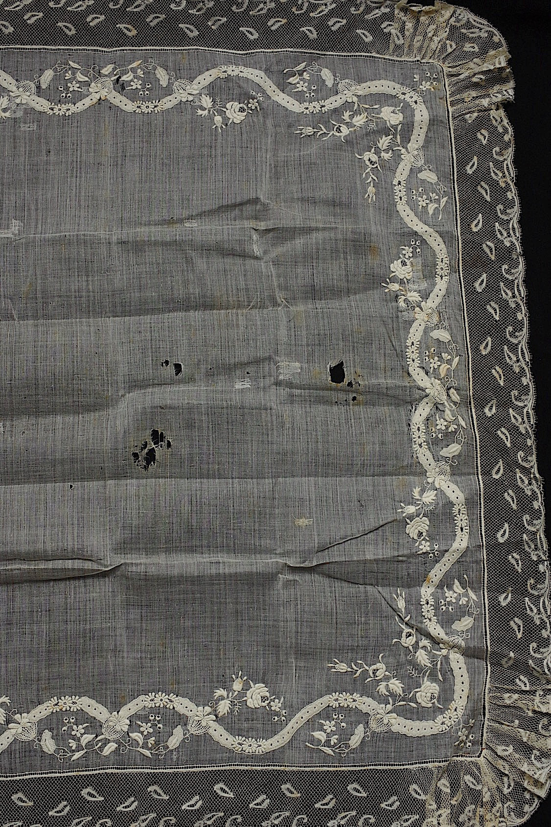 アンティークレース  dentelle antique  刺繍 クロス 素材用 .FR a l'epoque