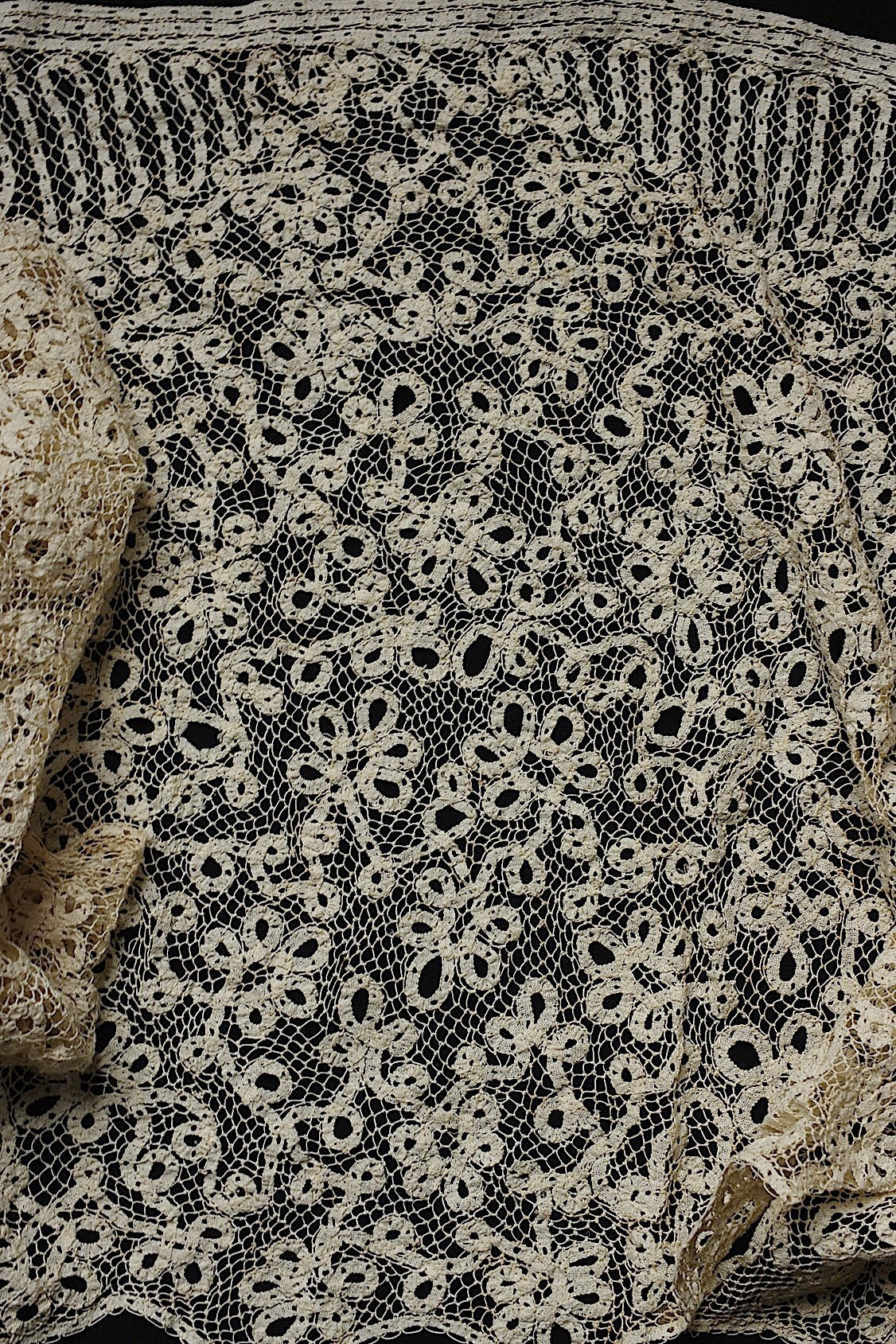 アンティークレース  dentelle antique  194cm .FR a l'epoque