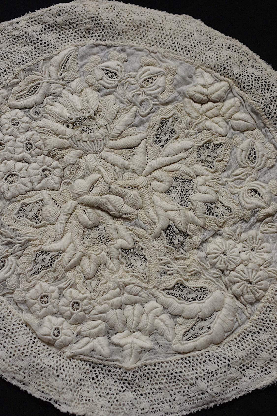 アンティークレース  dentelle antique  napperon 刺繍 .FR a l'epoque