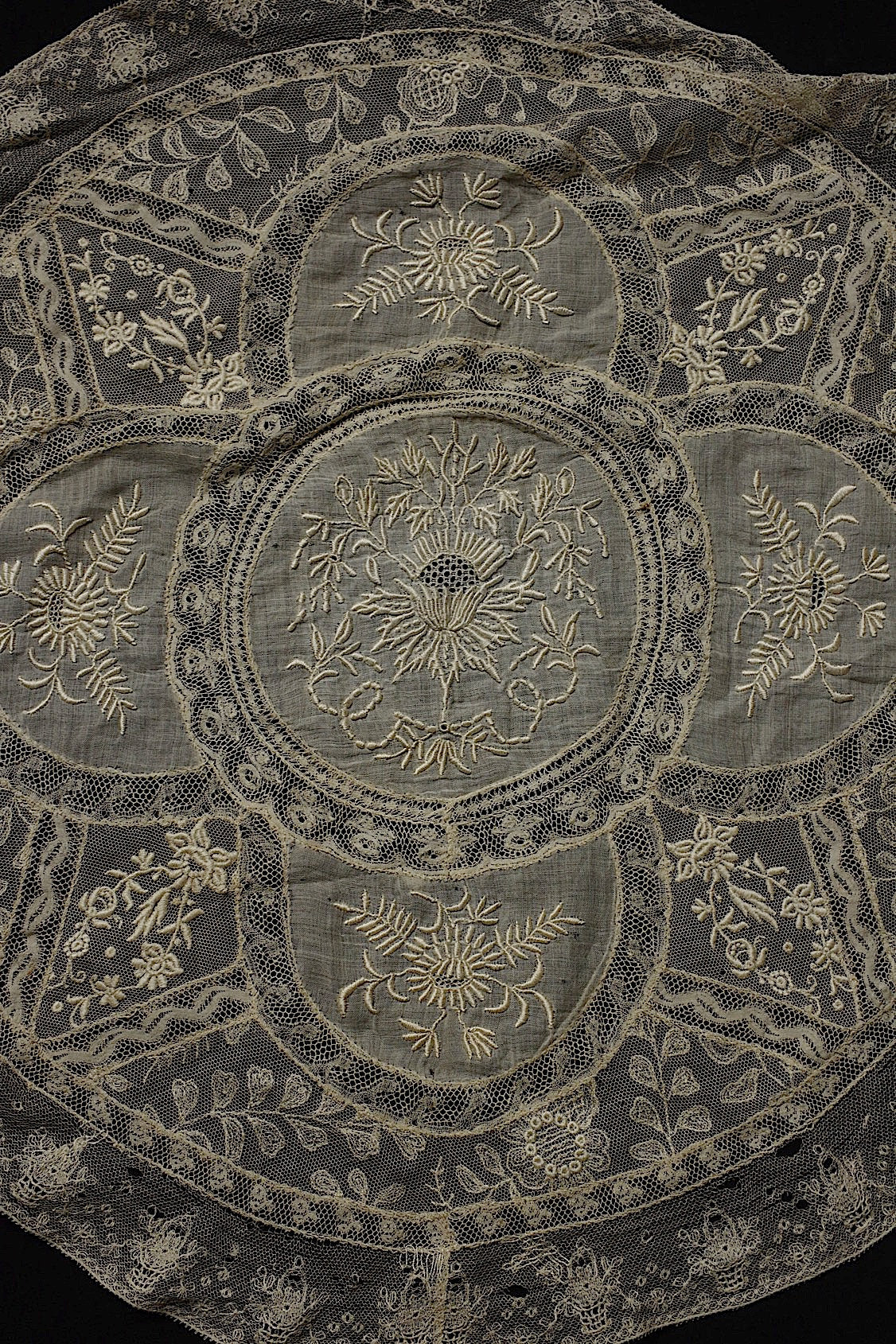 アンティークレース  dentelle antique  napperon 刺繍 .FR a l'epoque