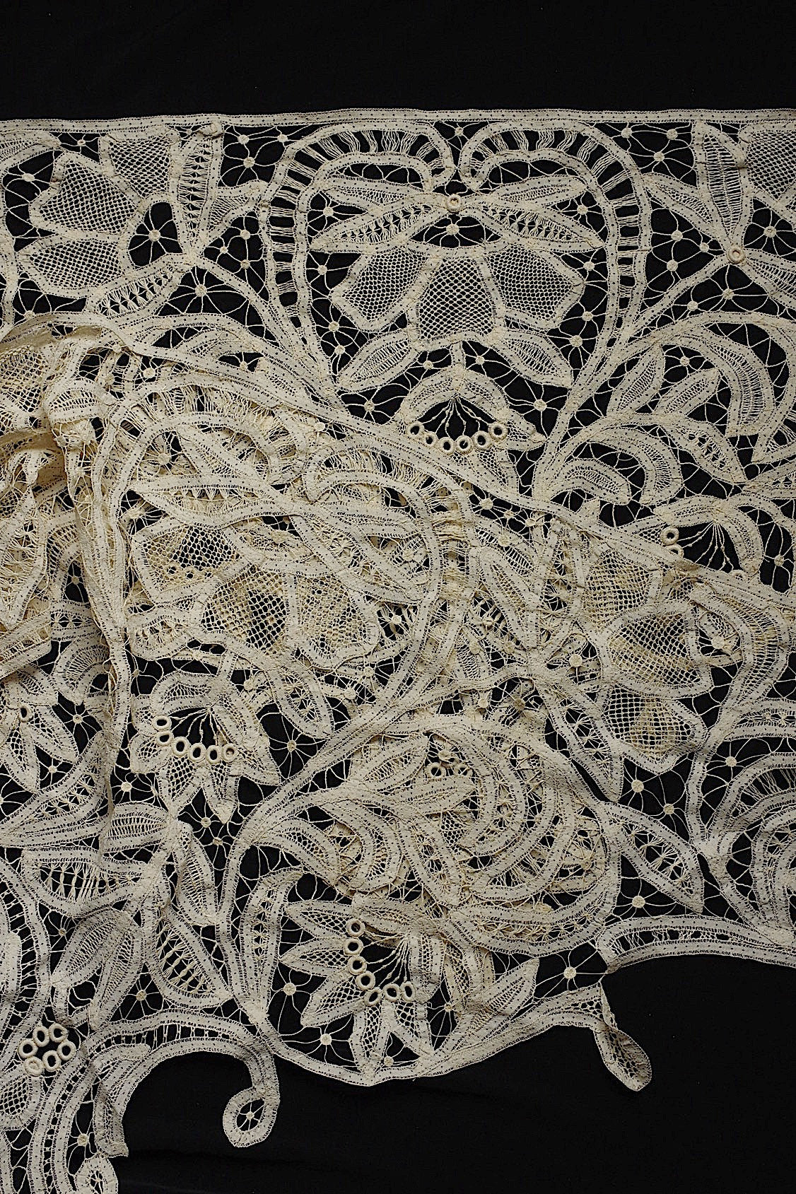 アンティークレース  dentelle antique  インテリア装飾モチーフ .FR a l'epoque