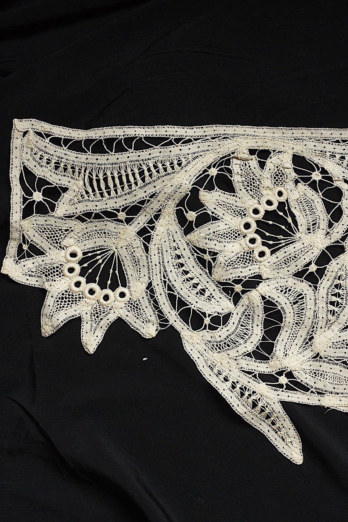 アンティークレース  dentelle antique  インテリア装飾モチーフ .FR a l'epoque