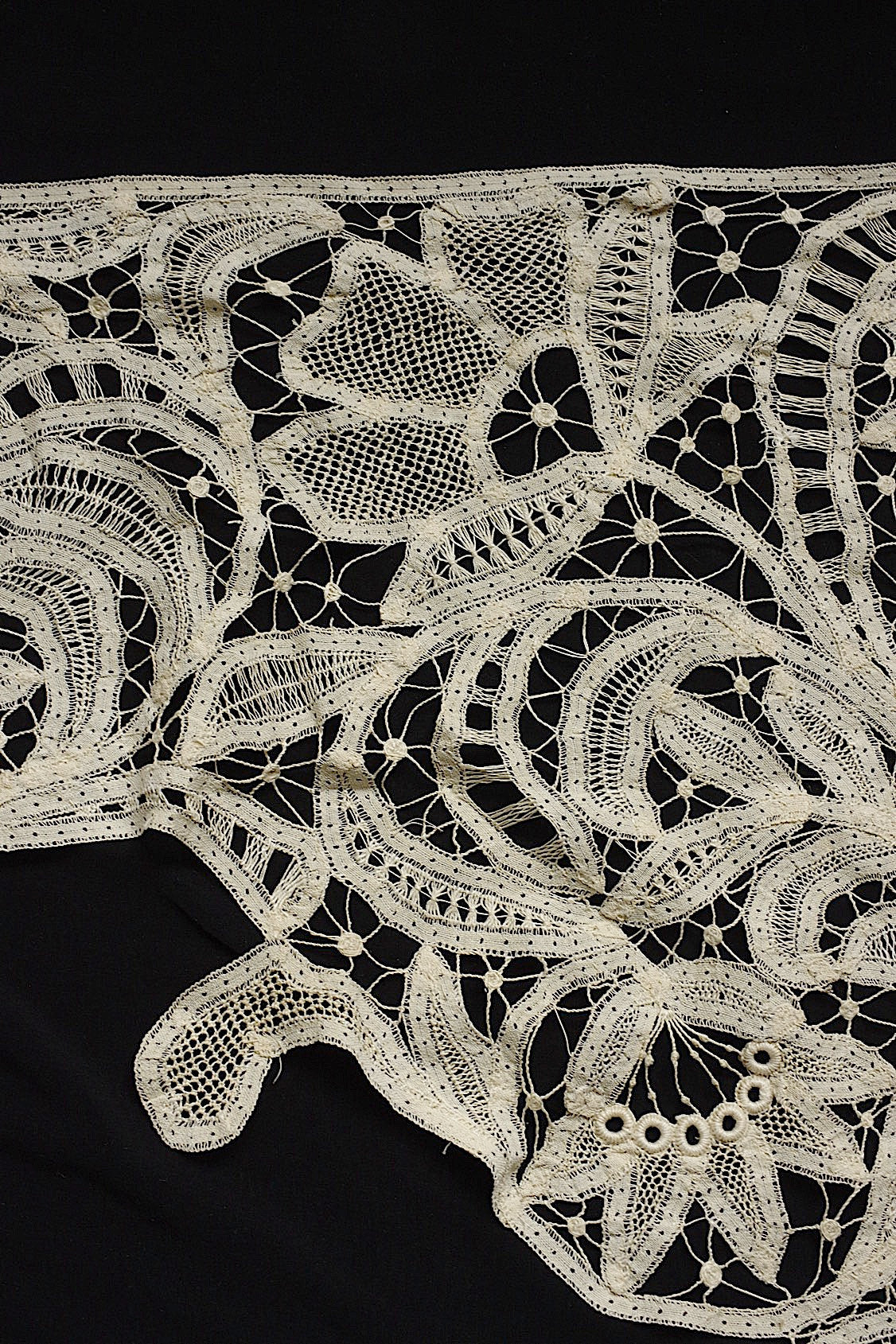 アンティークレース  dentelle antique  インテリア装飾モチーフ .FR a l'epoque