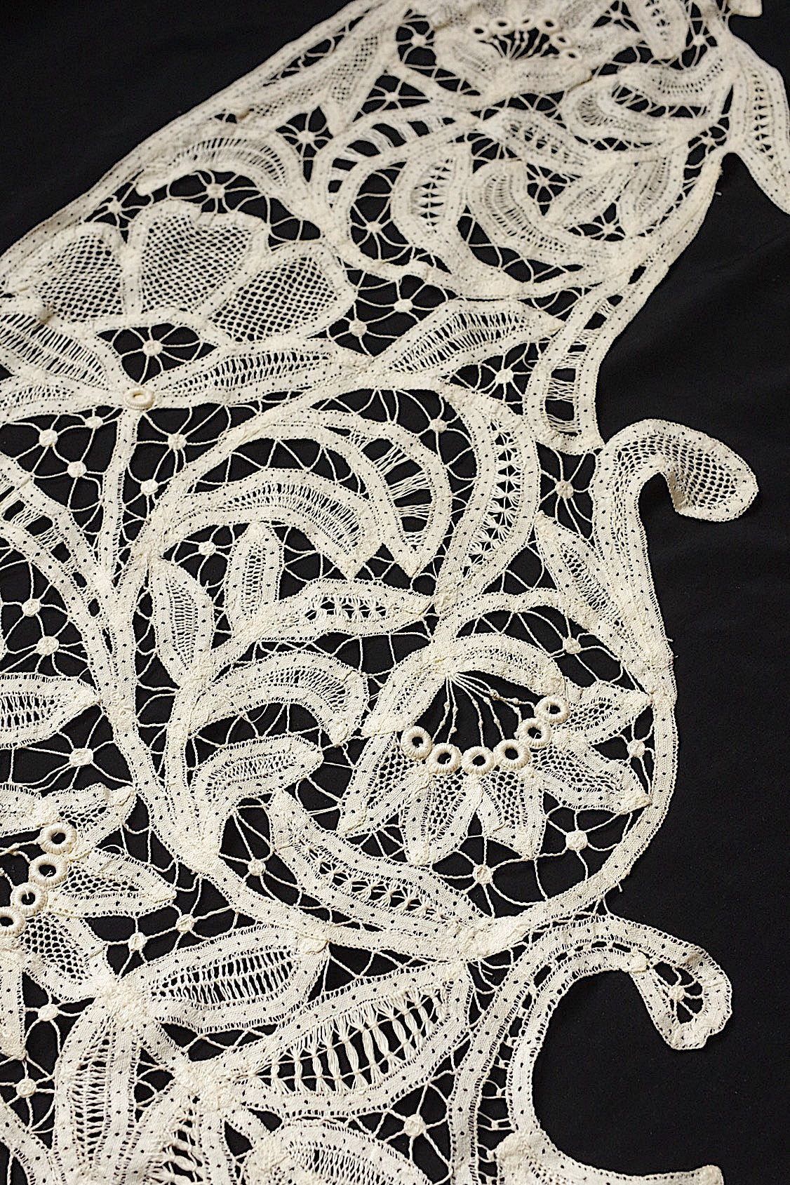 アンティークレース  dentelle antique  インテリア装飾モチーフ .FR a l'epoque