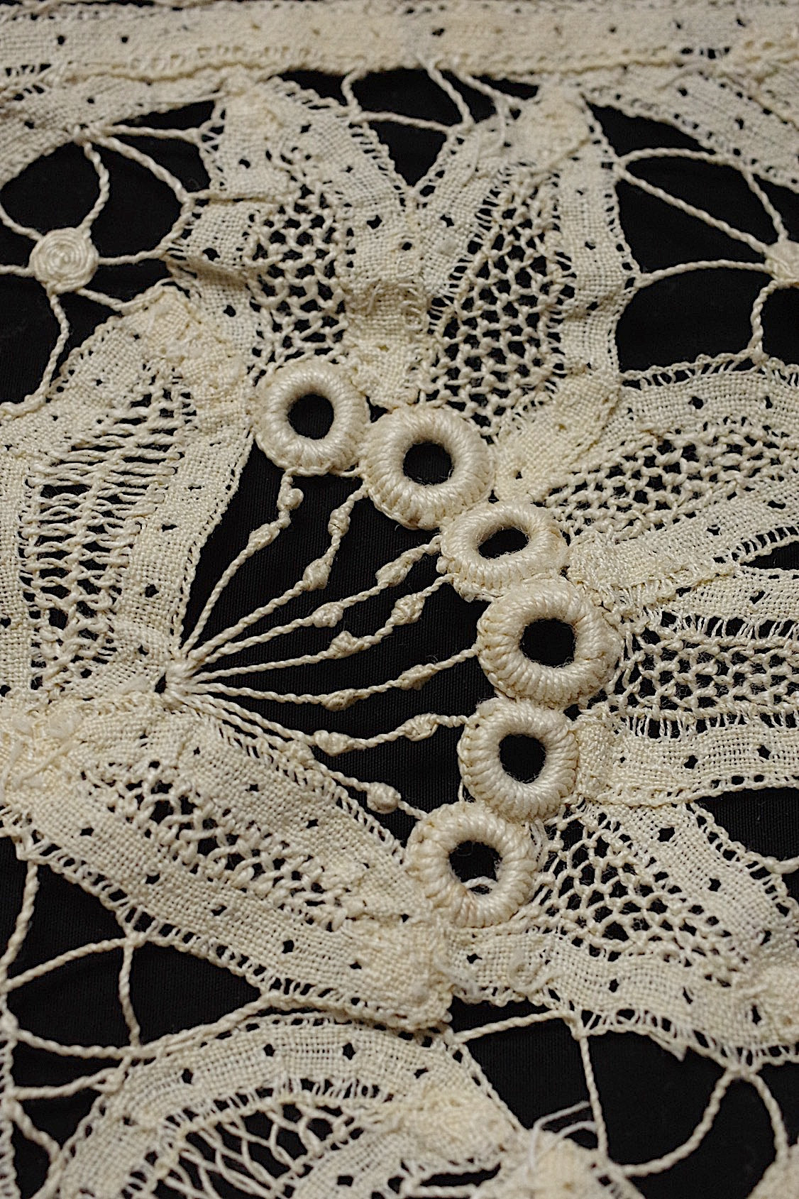 アンティークレース  dentelle antique  インテリア装飾モチーフ .FR a l'epoque