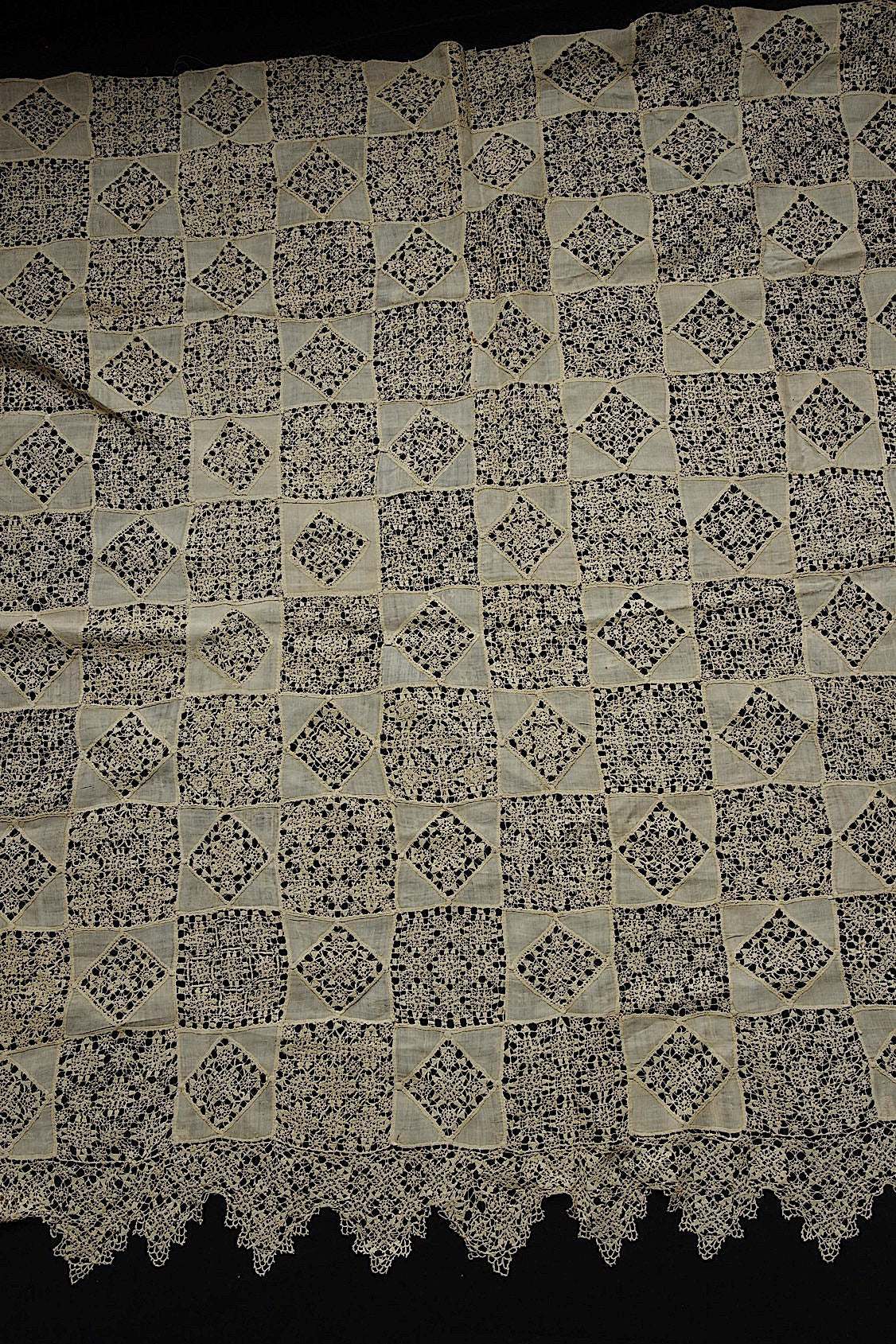 アンティークレース  dentelle antique  レティセラクロス .FR a l'epoque