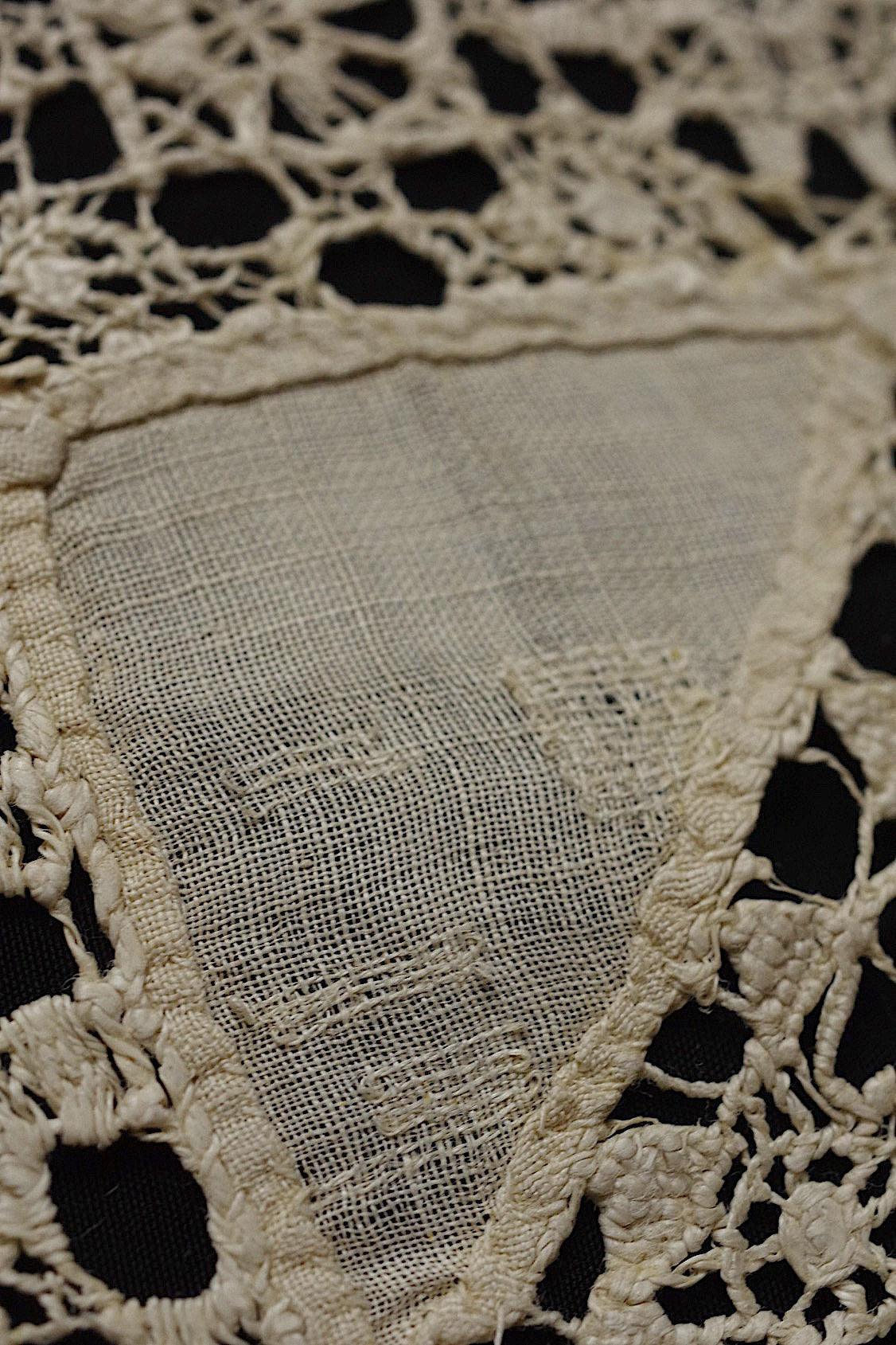 アンティークレース  dentelle antique  レティセラクロス .FR a l'epoque