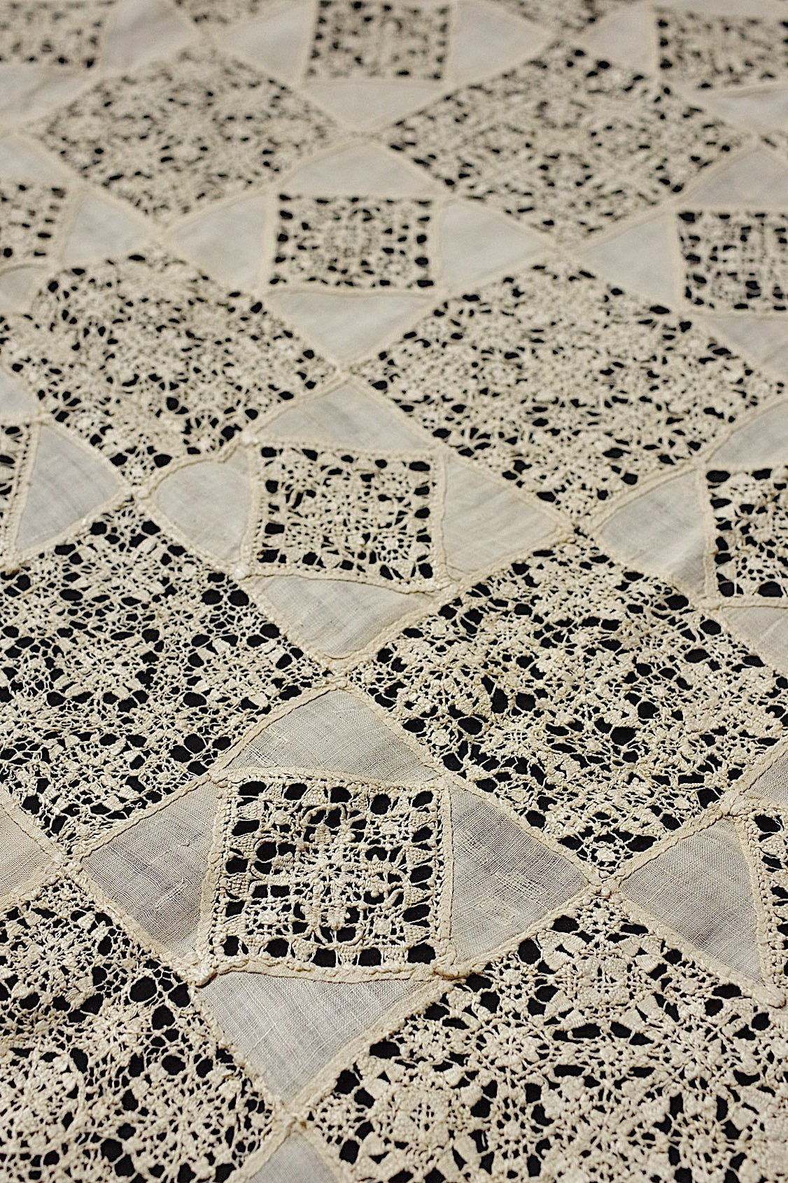 アンティークレース  dentelle antique  レティセラクロス .FR a l'epoque