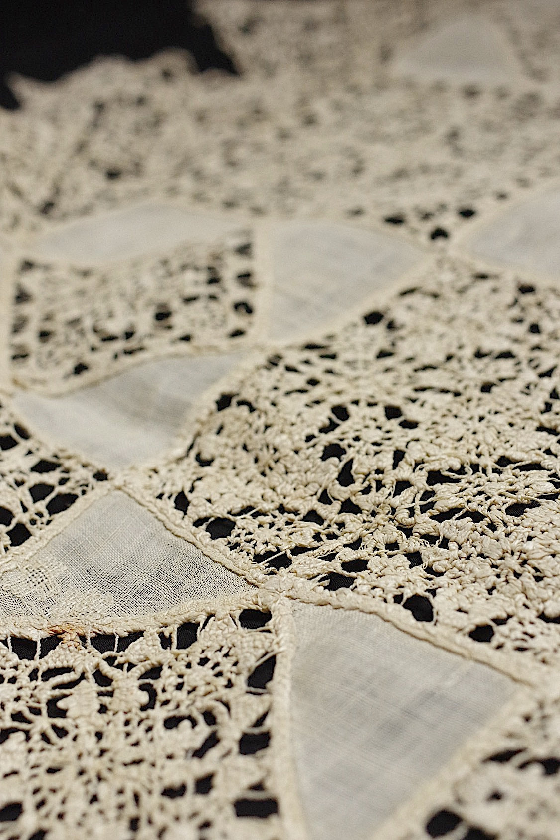 アンティークレース  dentelle antique  レティセラクロス .FR a l'epoque