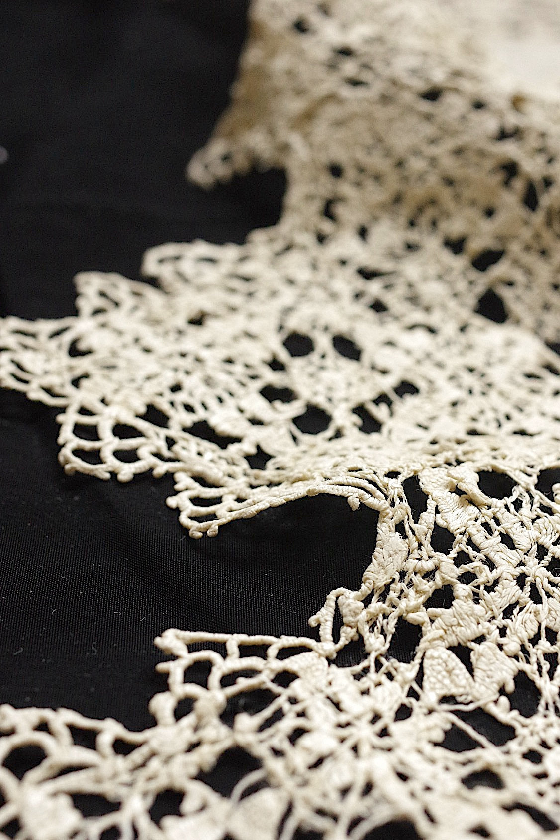 アンティークレース  dentelle antique  レティセラクロス .FR a l'epoque