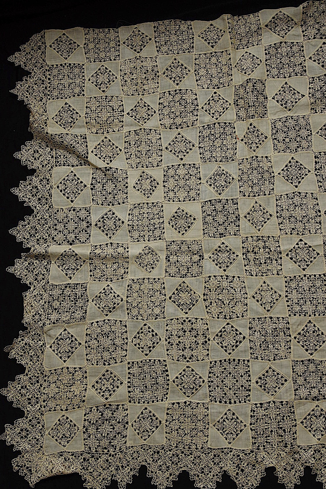 アンティークレース  dentelle antique  レティセラクロス .FR a l'epoque