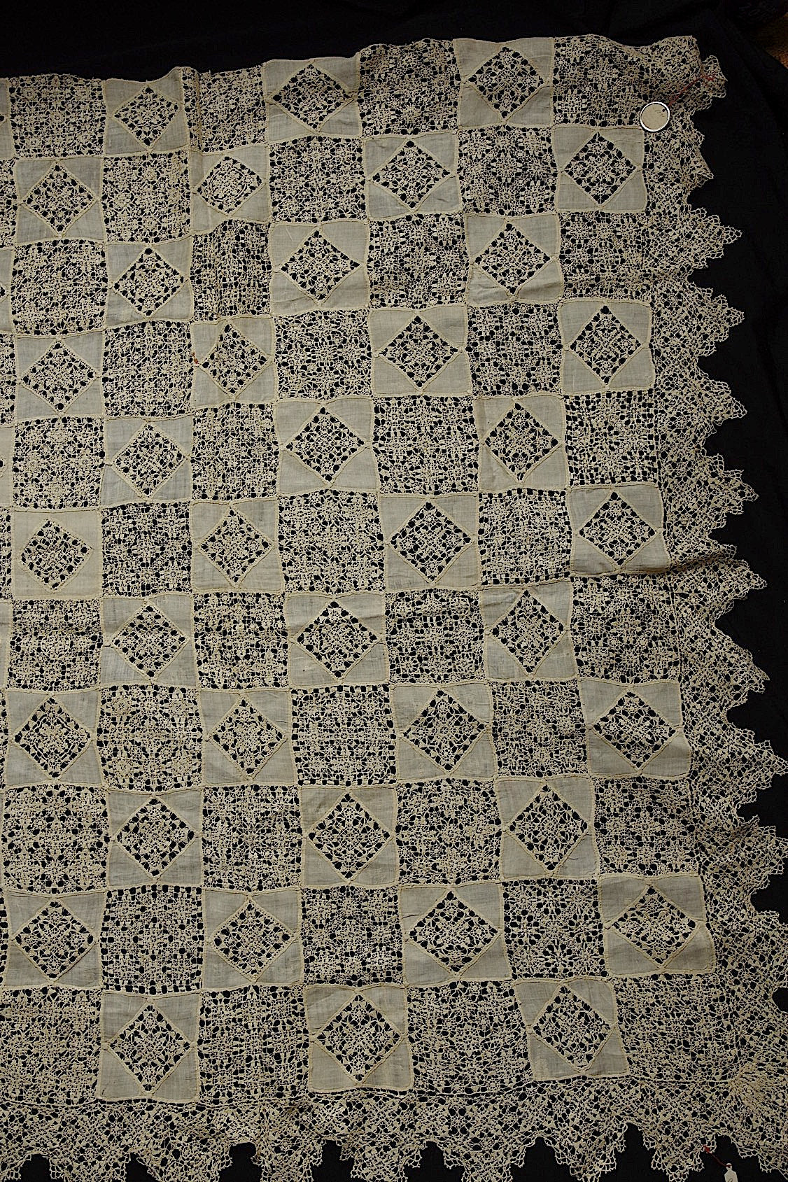 アンティークレース  dentelle antique  レティセラクロス .FR a l'epoque