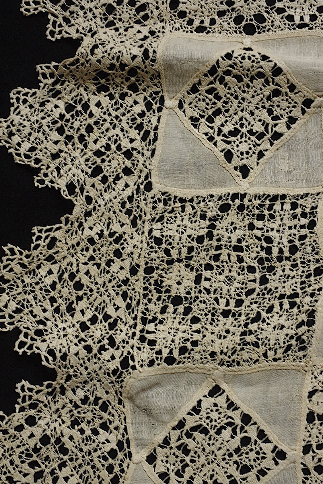 アンティークレース  dentelle antique  レティセラクロス .FR a l'epoque