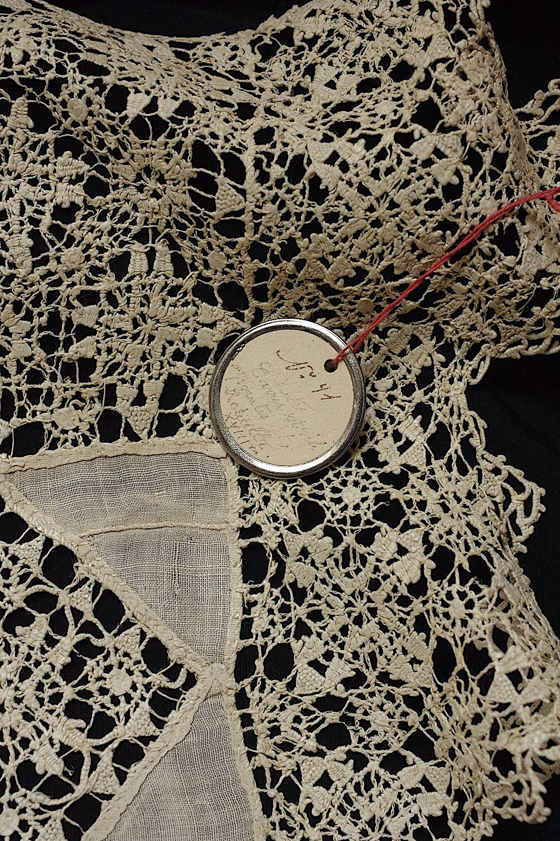 アンティークレース  dentelle antique  レティセラクロス .FR a l'epoque