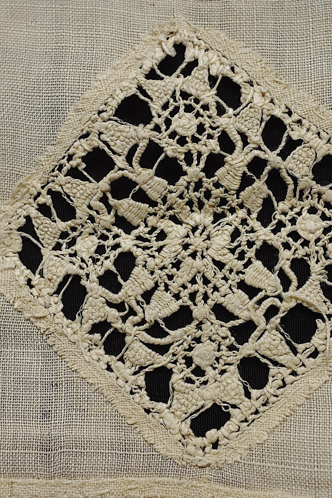 アンティークレース  dentelle antique  レティセラクロス .FR a l'epoque