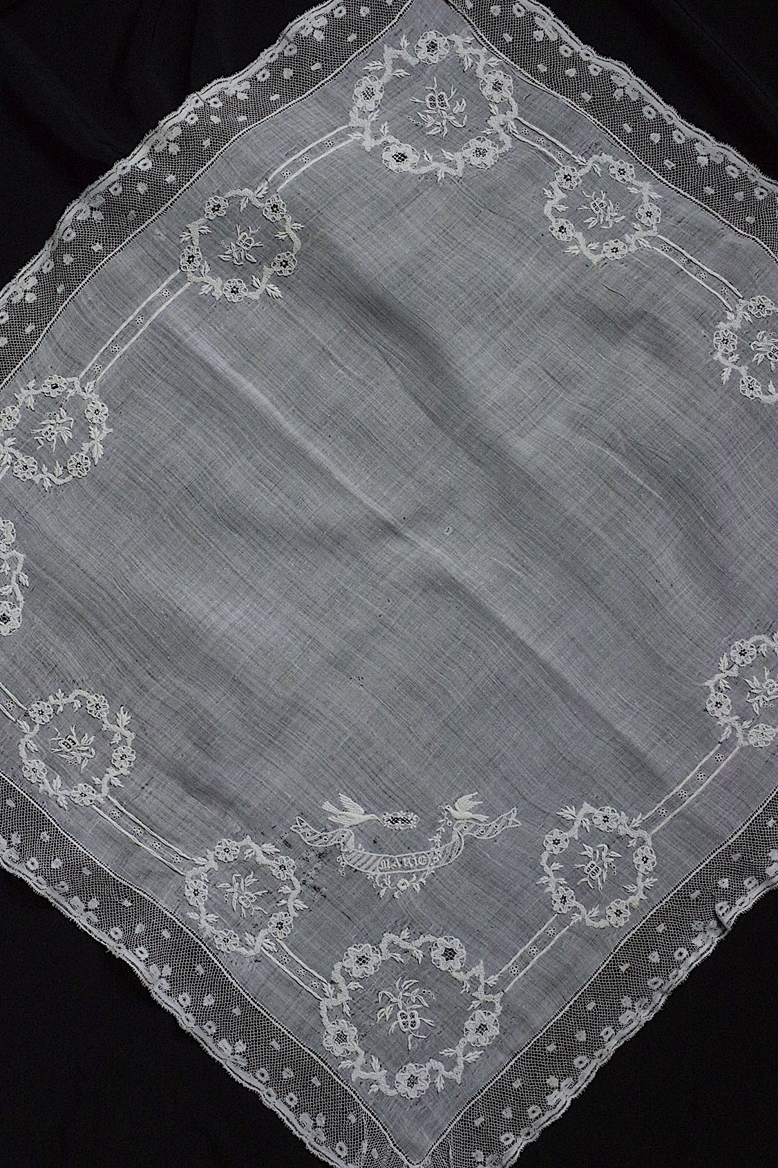 アンティークハンカチ  mouchoir antique  1 .FR a l'epoque