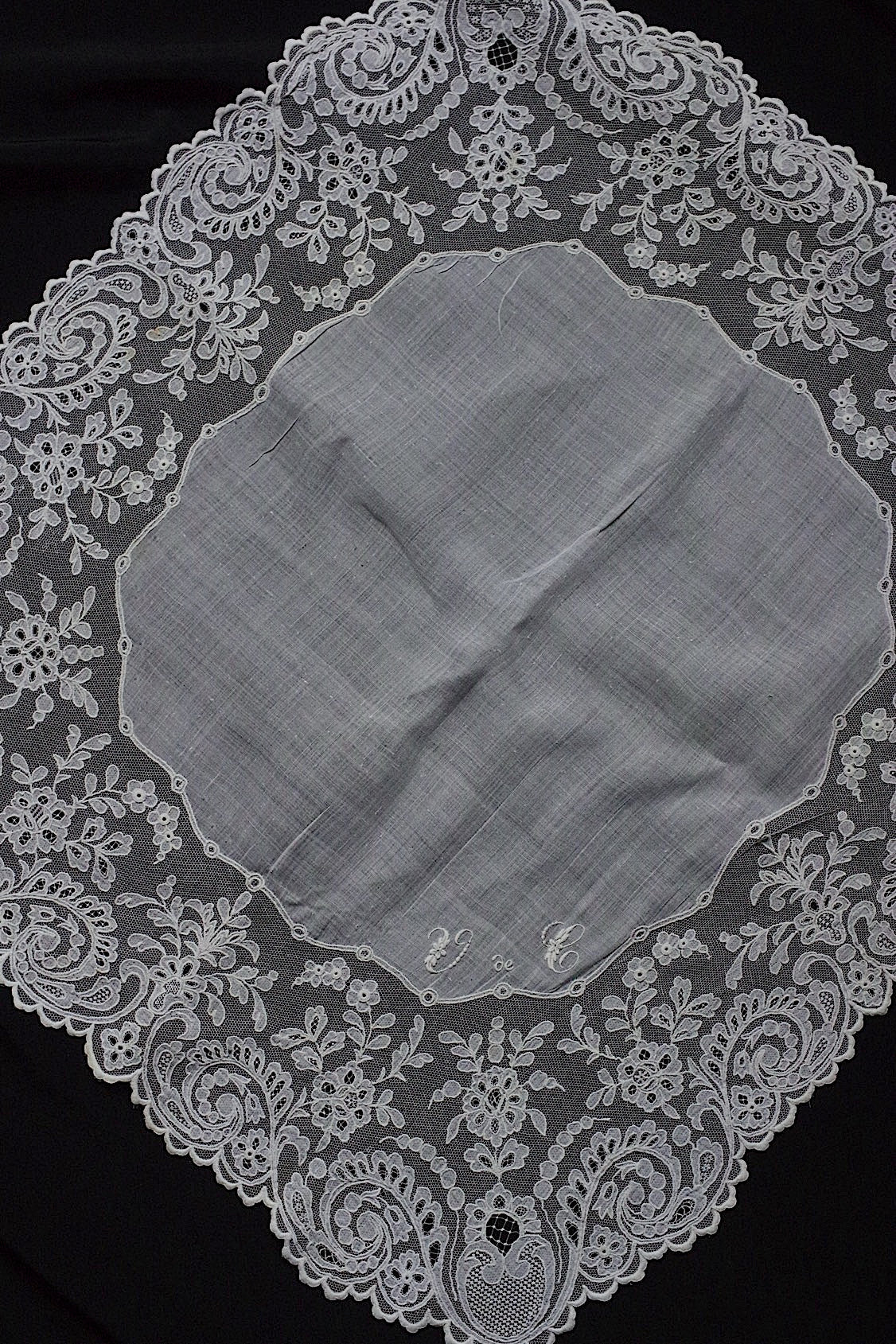 アンティークハンカチ  mouchoir antique  2 .FR a l'epoque