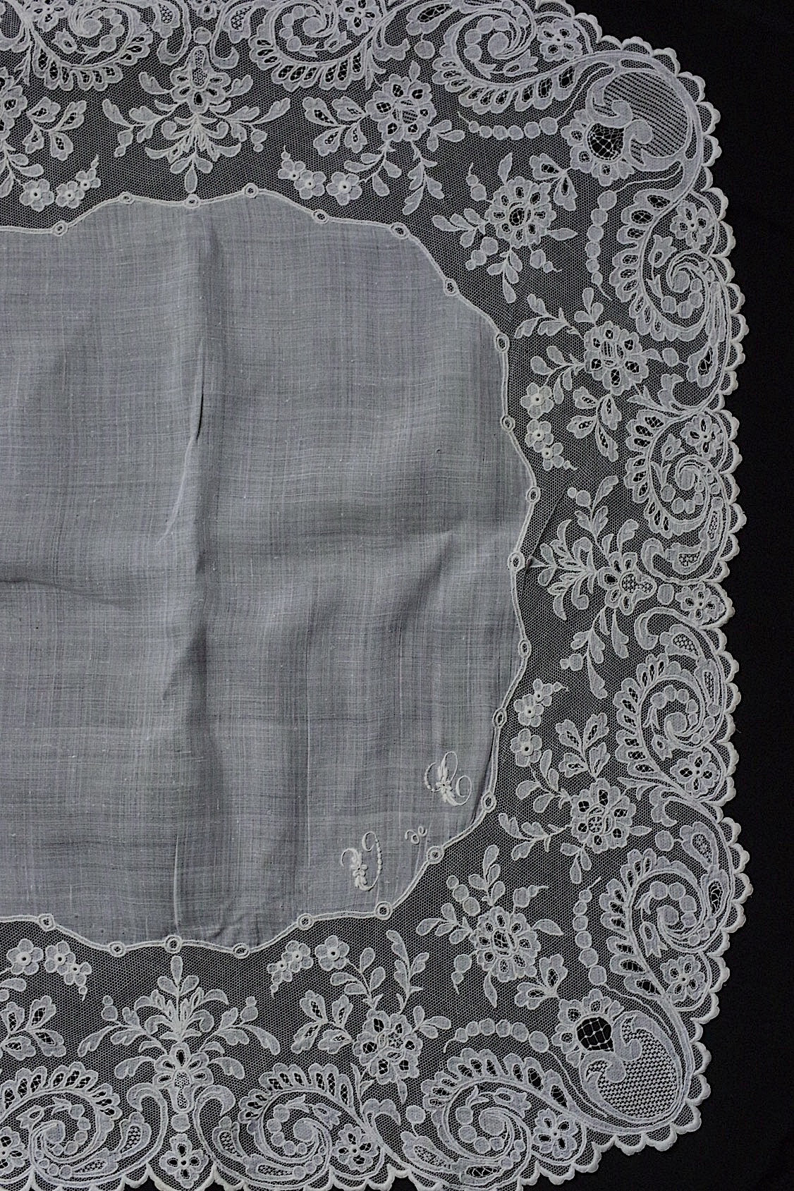 アンティークハンカチ  mouchoir antique  2 .FR a l'epoque