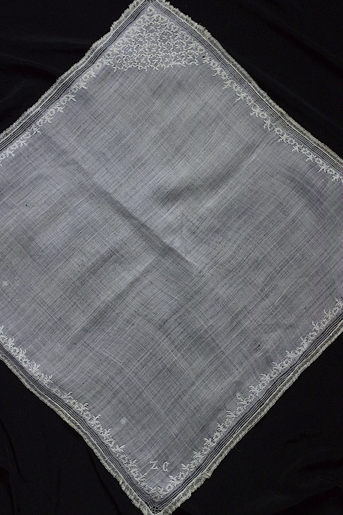 アンティークハンカチ  mouchoir antique  3 .FR a l'epoque