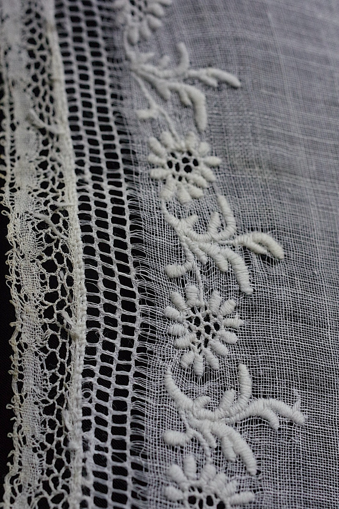 アンティークハンカチ  mouchoir antique  3 .FR a l'epoque