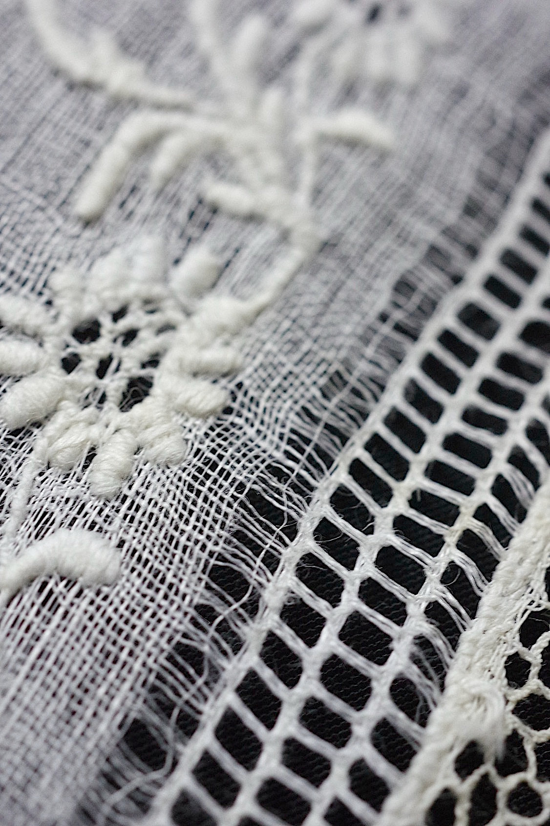 アンティークハンカチ  mouchoir antique  3 .FR a l'epoque