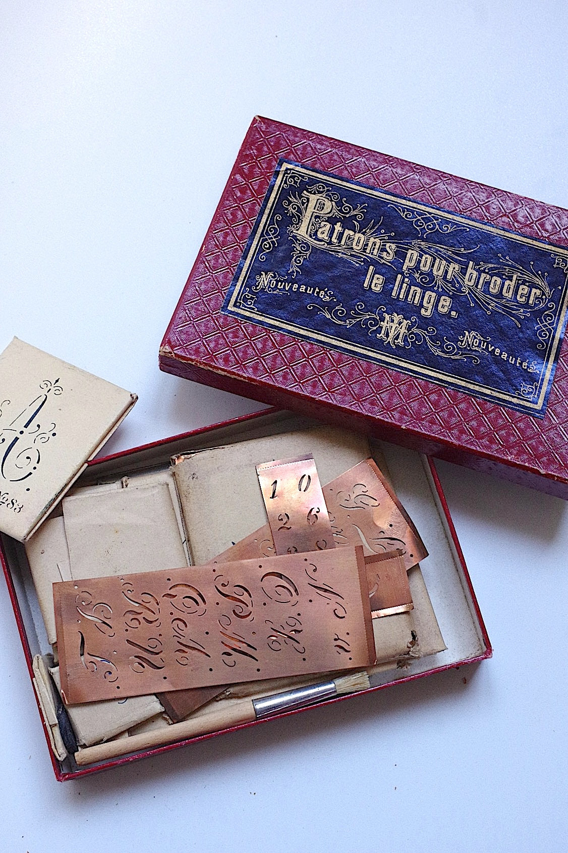 アンティークイニシャル  patrins  antique .FR a l'epoque