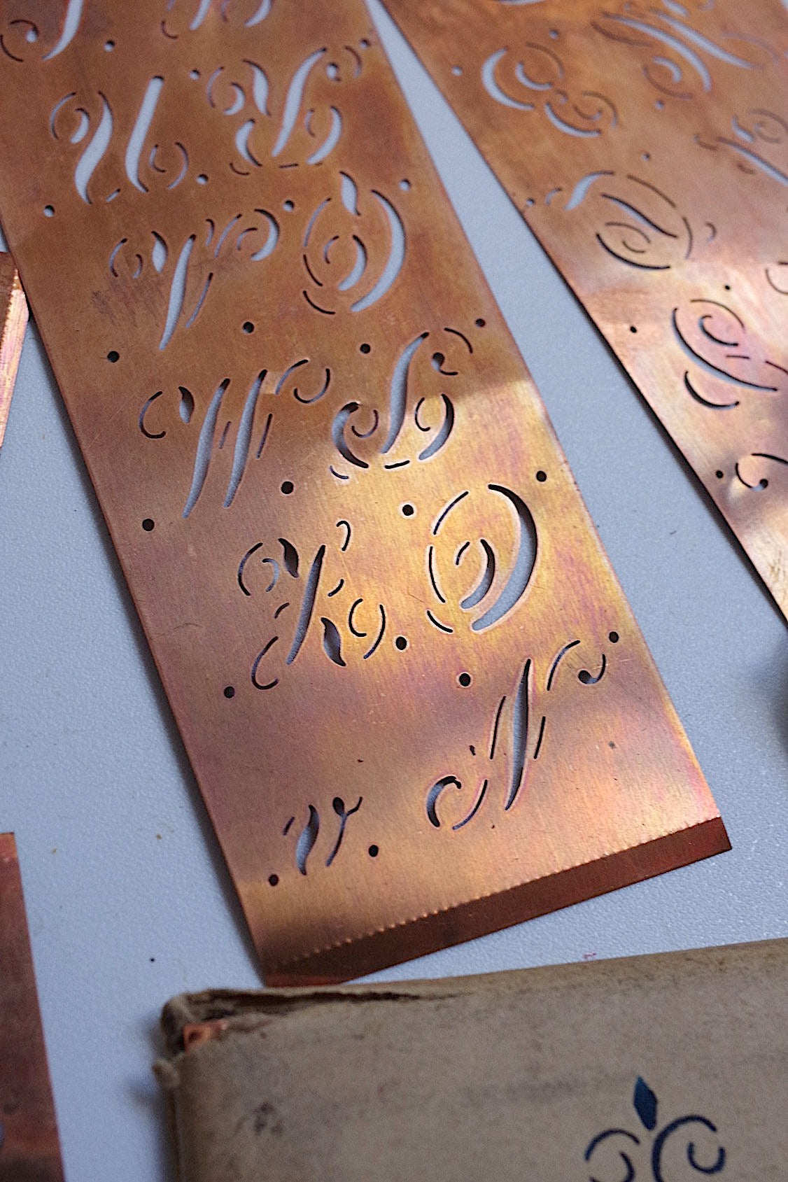 アンティークイニシャル  patrins  antique .FR a l'epoque