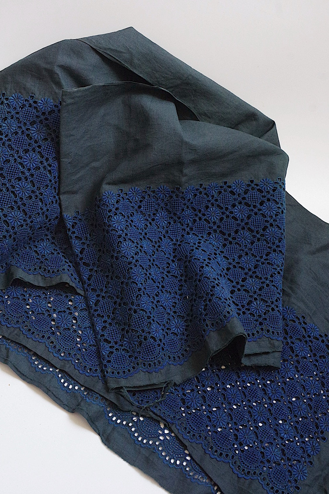 アンティークレース  dentelle antique  カットワークインディゴ .FR a l'epoque