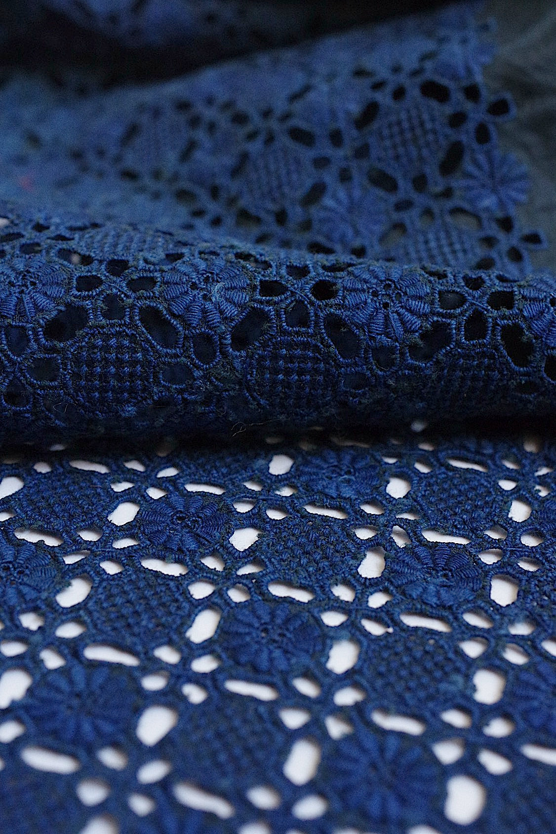 アンティークレース  dentelle antique  カットワークインディゴ .FR a l'epoque