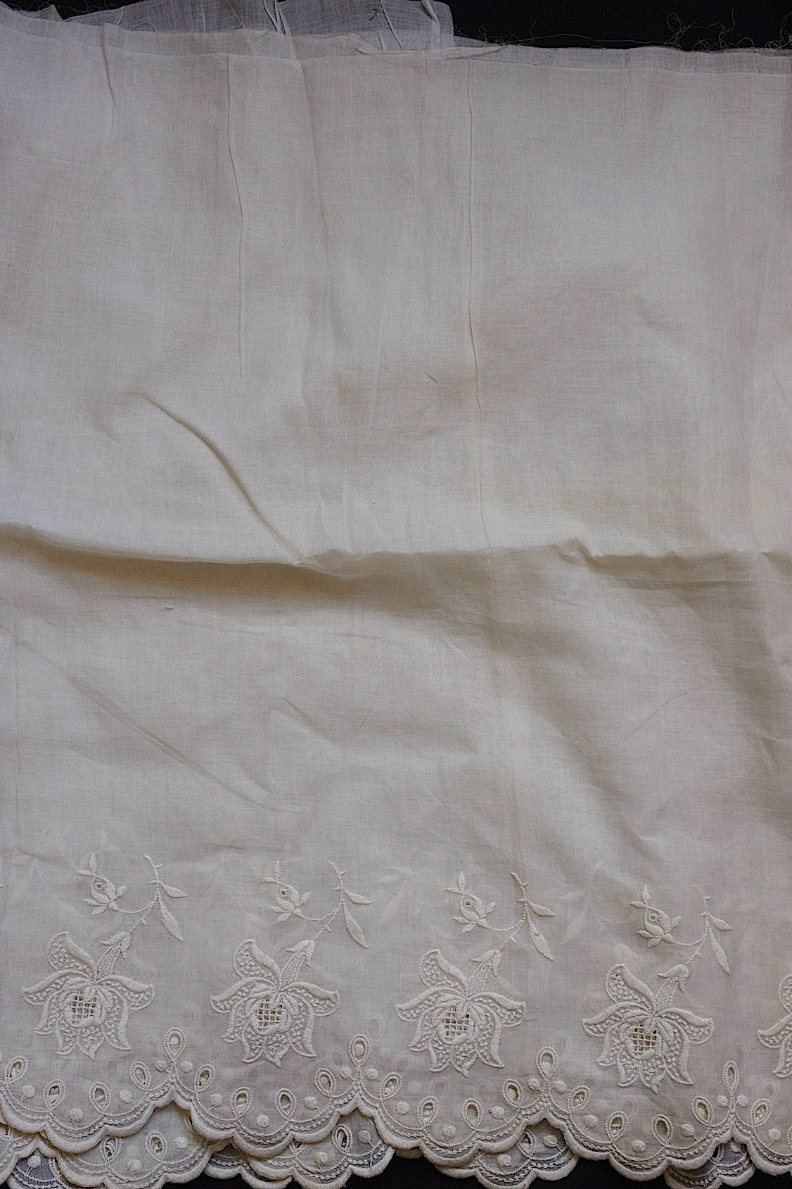 アンティークレース  dentelle antique  カットワーク刺繍生地 .FR a l'epoque