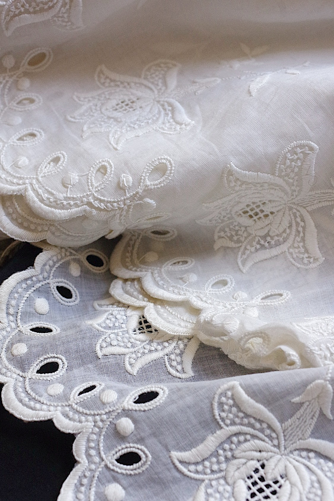 アンティークレース  dentelle antique  カットワーク刺繍生地 .FR a l'epoque