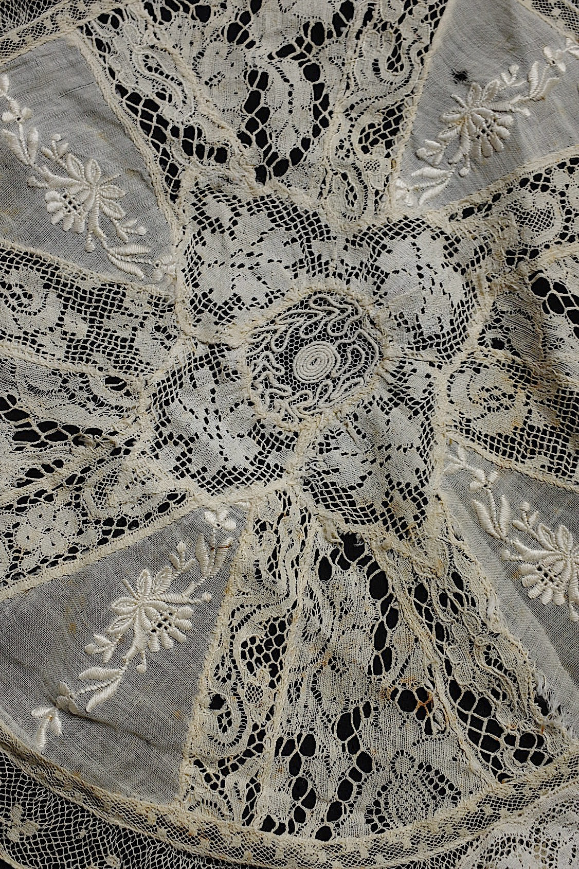 アンティークレース  dentelle antique  刺繍 .FR a l'epoque