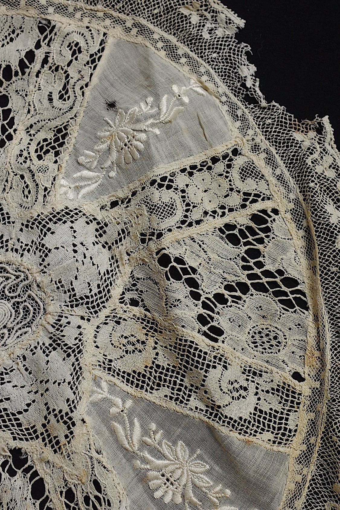 アンティークレース  dentelle antique  刺繍 .FR a l'epoque