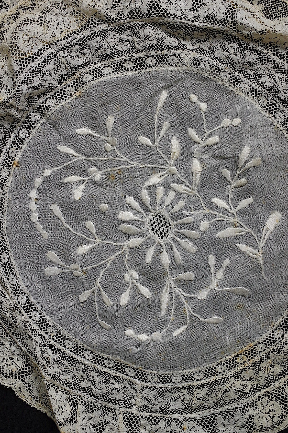 アンティークレース  dentelle antique  刺繍 .FR a l'epoque