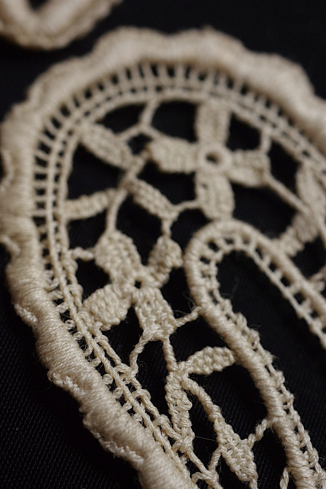 アンティークレース  dentelle antique  モチーフ百合マーク .FR a l'epoque