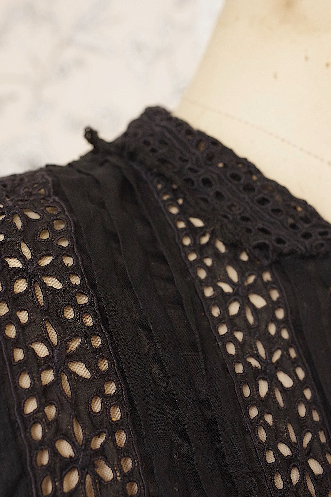 アンティークブラウス  vêtement  antique レースブラウスくろ .FR a l'epoque