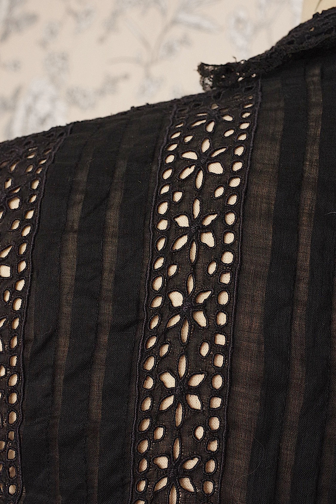 アンティークブラウス  vêtement  antique レースブラウスくろ .FR a l'epoque