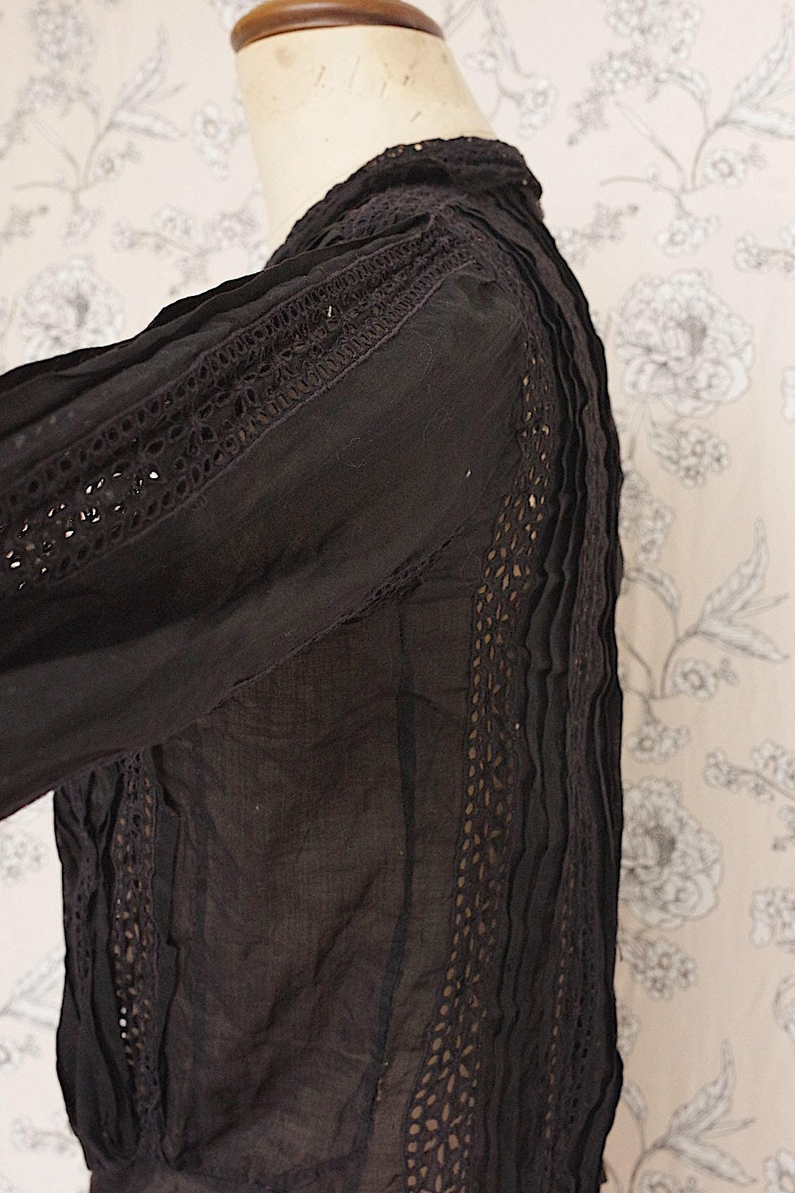 アンティークブラウス  vêtement  antique レースブラウスくろ .FR a l'epoque