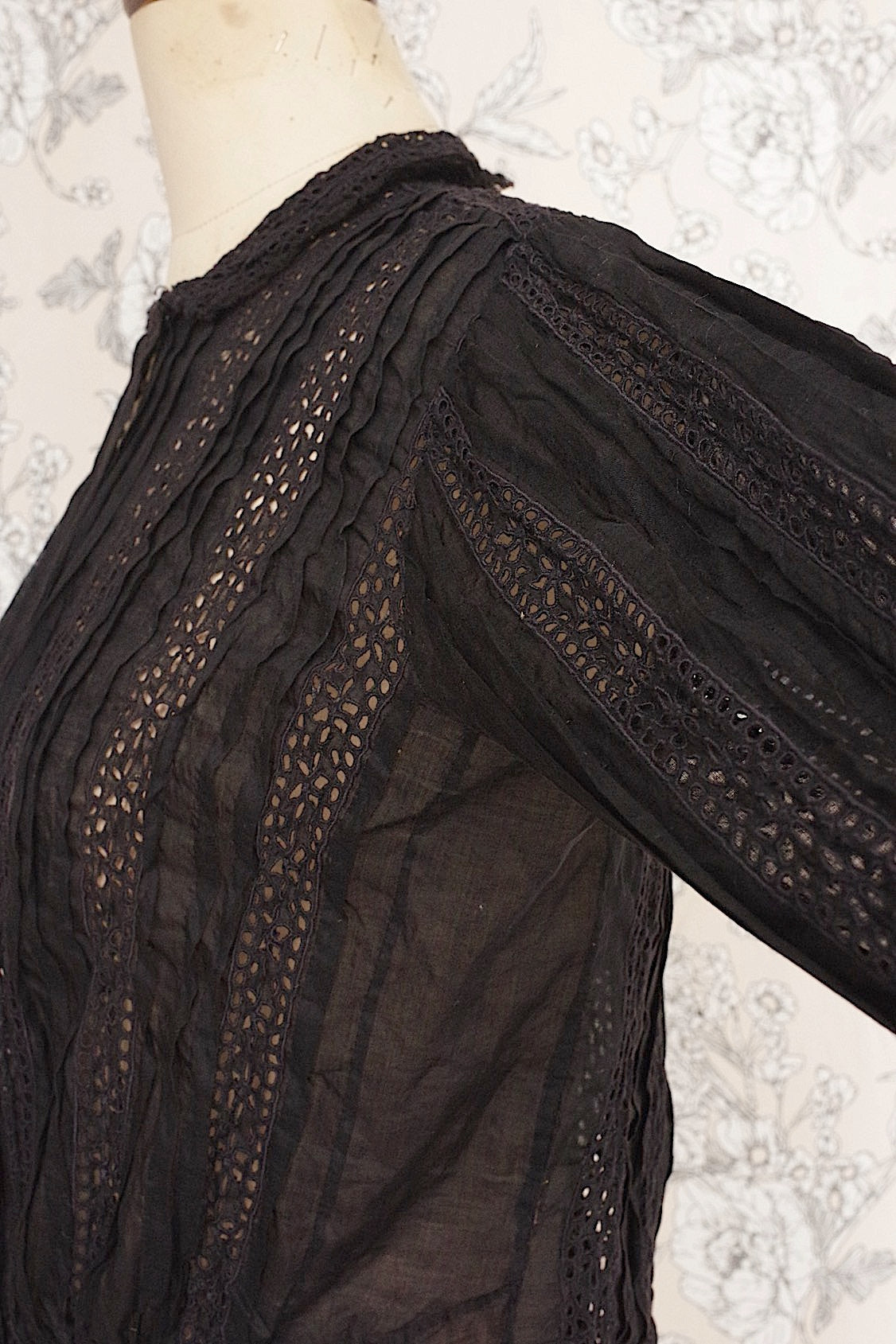 アンティークブラウス  vêtement  antique レースブラウスくろ .FR a l'epoque