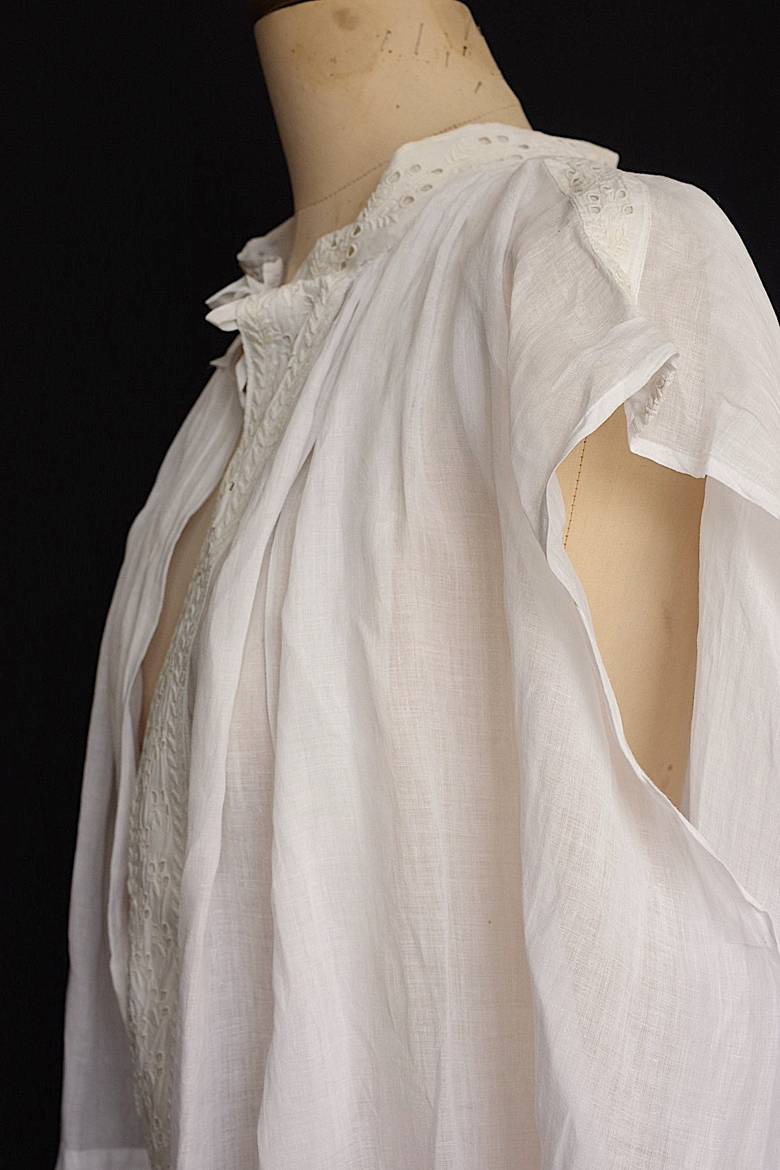 アンティーク教会チュニック  vêtement  antique aube .FR a l'epoque