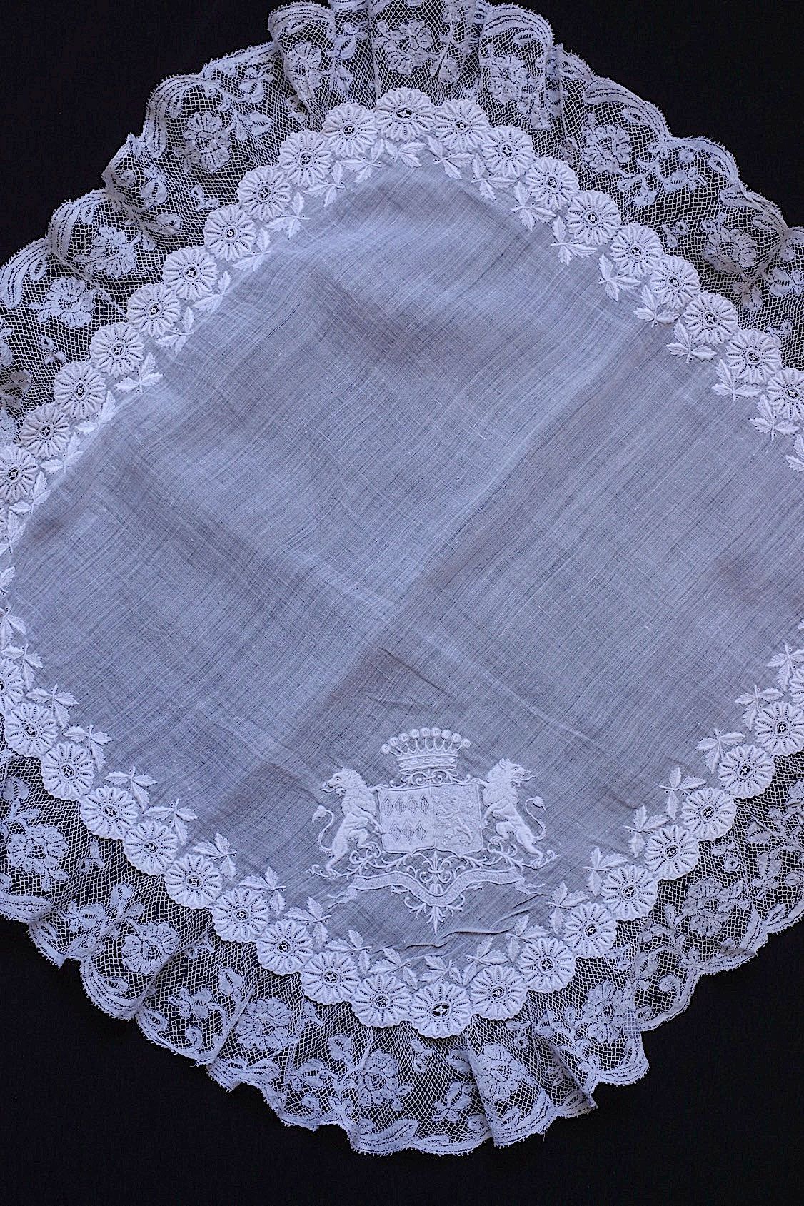 アンティークレースハンカチ  mouchoir antique   .FR a l'epoque