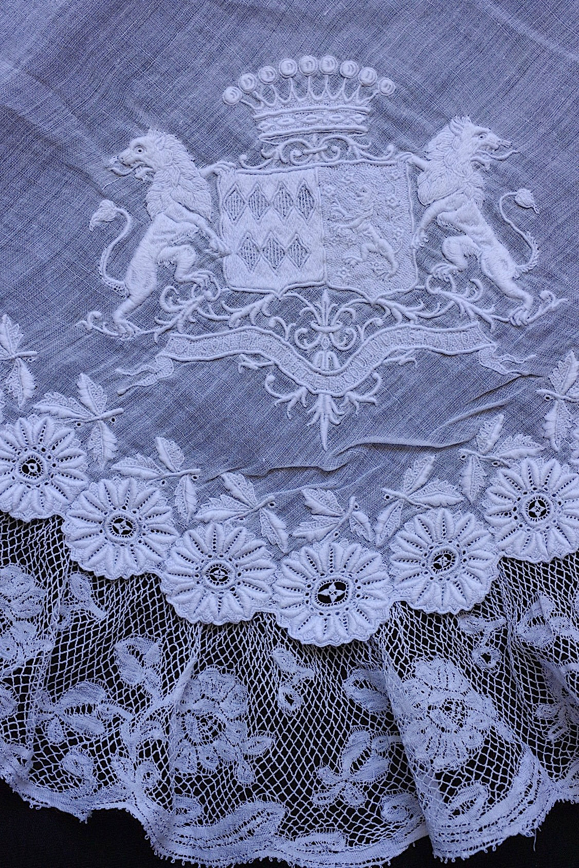 アンティークレースハンカチ  mouchoir antique   .FR a l'epoque