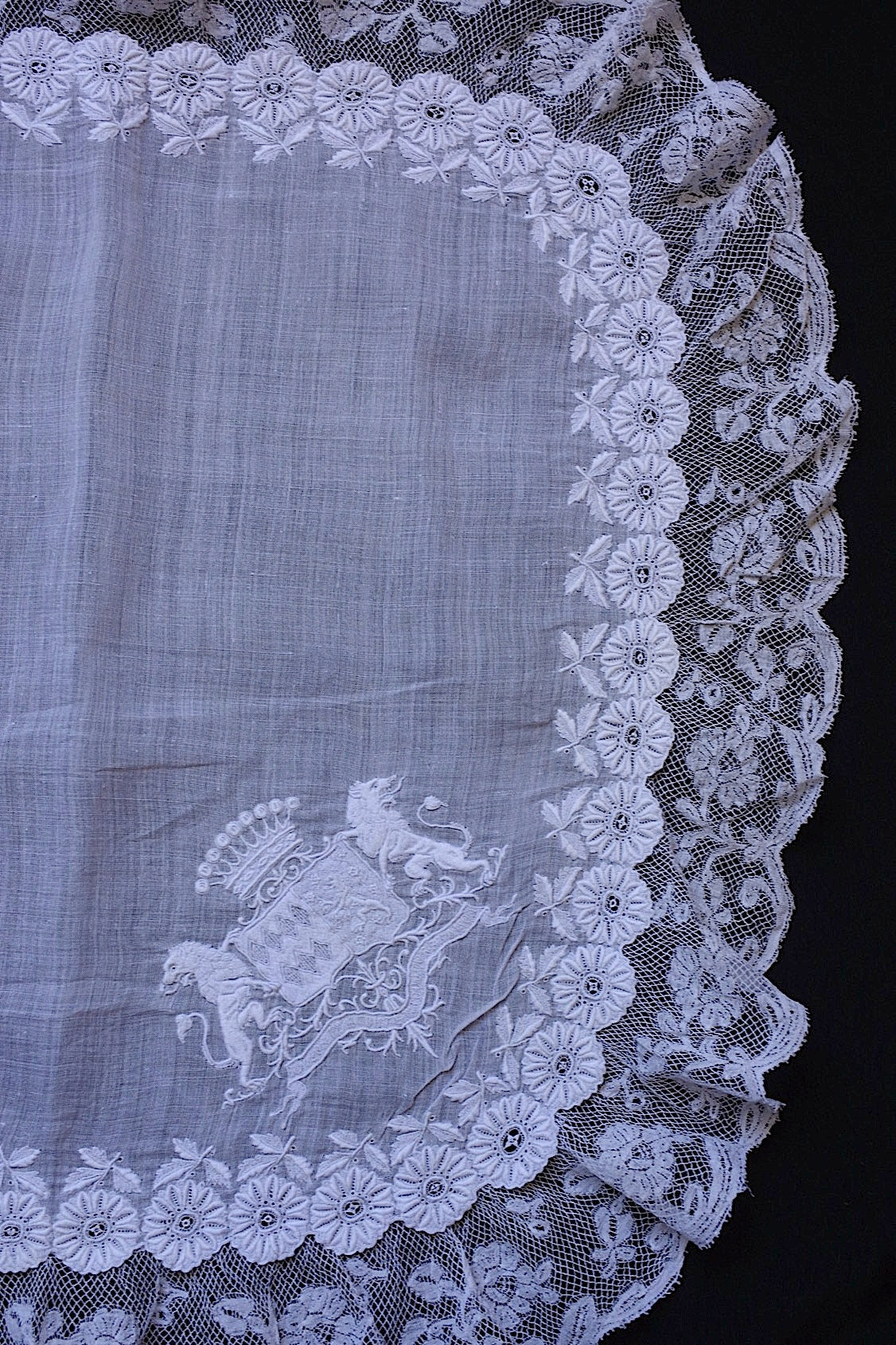 アンティークレースハンカチ  mouchoir antique   .FR a l'epoque